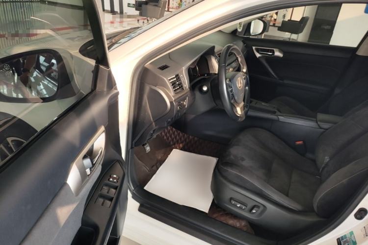 Used Lexus CT 2017 CT200h Elite Edition Monotone China VI Driver Seat