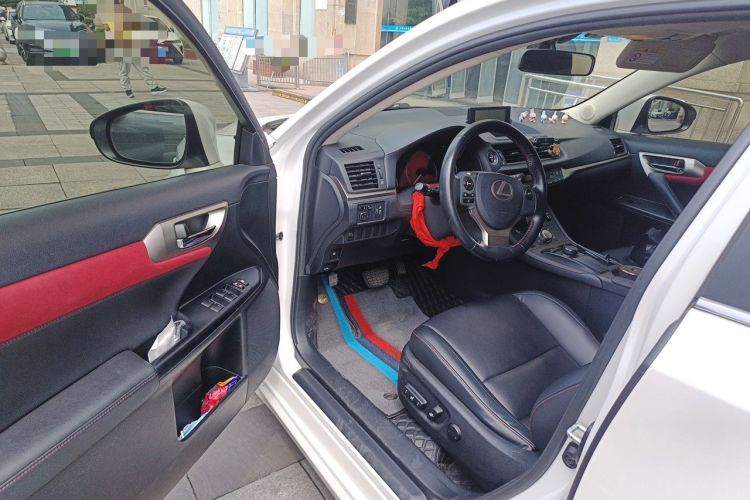 Used Lexus CT 2017 CT200h Comfort Edition Monochrome China VI Driver Seat