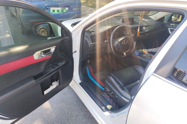 Used Lexus CT 2017 CT200h Comfort Edition Monochrome China VI Driver Seat