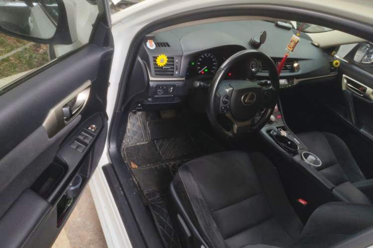 Used Lexus CT 2017 CT200h Elite Edition Monotone China VI Driver Seat