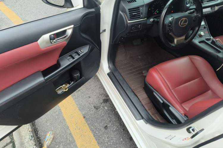 Used Lexus CT 2017 CT200h Elite Edition Monotone China VI Driver Seat