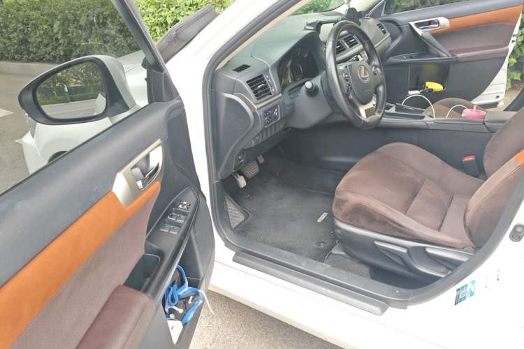 Used Lexus CT 2017 CT200h Elite Edition Monotone China VI Driver Seat