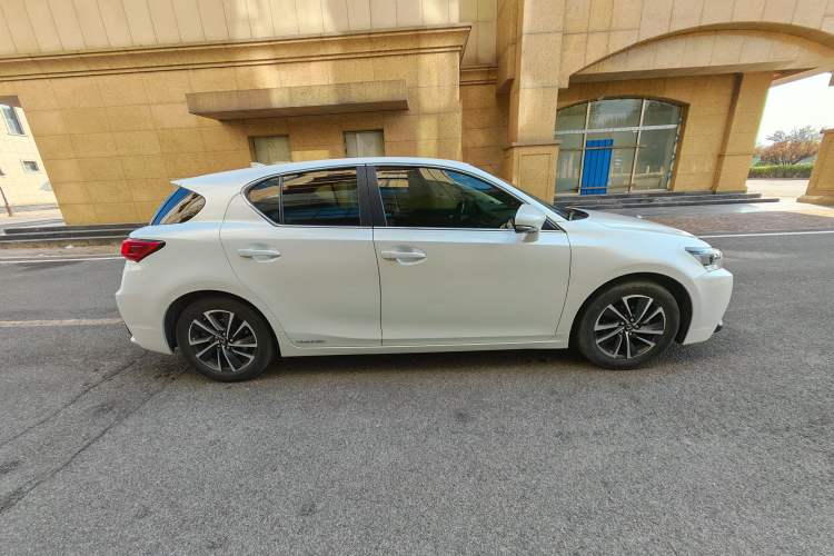 Used Lexus CT 2017 CT200h Comfort Edition Monochrome China VI Exterior 2