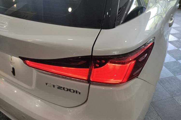 Used Lexus CT 2017 CT200h Elite Edition Solid Color China V Standard Exterior 3