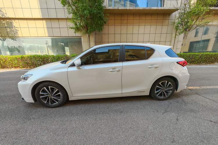Used Lexus CT 2017 CT200h Comfort Edition Monochrome China VI Exterior 3