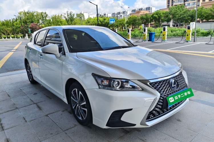 Used Lexus CT 2017 CT200h Comfort Edition Monochrome China VI Front Right 45 Deg
