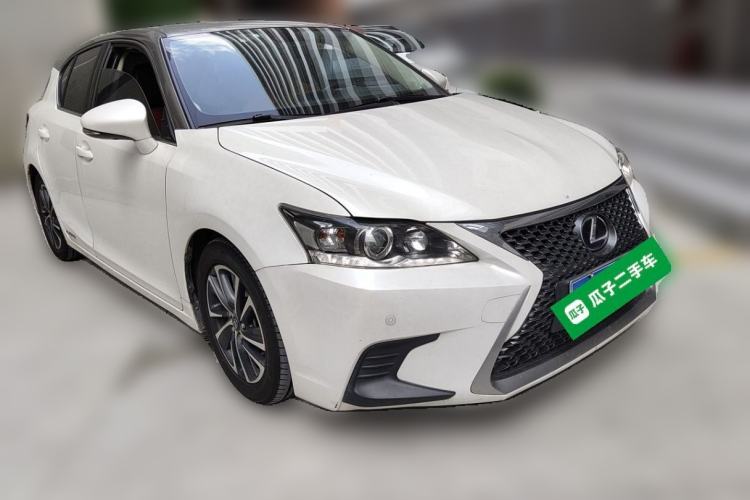 Used Lexus CT 2017 CT200h Comfort Edition Two-Tone China V Standard Front Right 45 Deg
