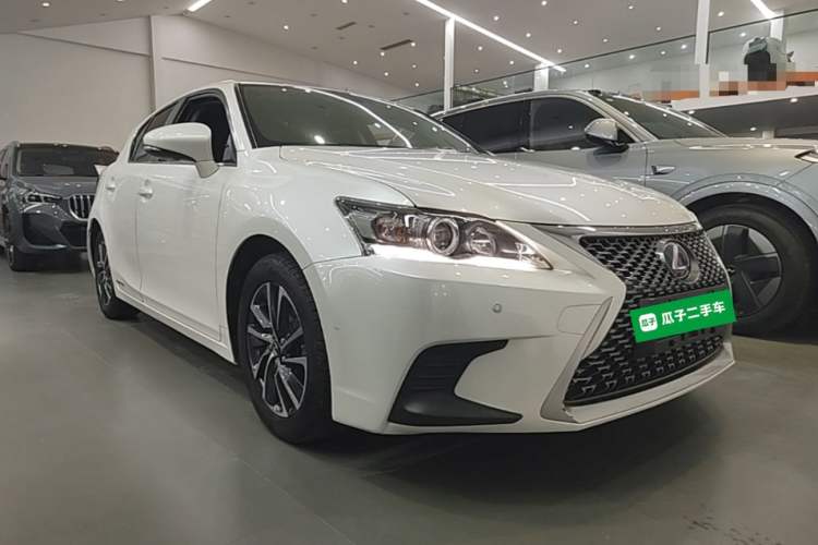 Used Lexus CT 2017 CT200h Elite Edition Solid Color China V Standard Front Right 45 Deg