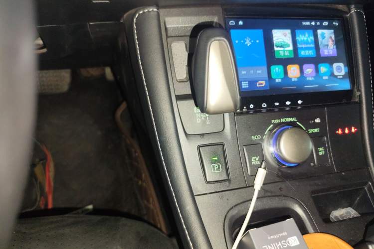 Used Lexus CT 2017 CT200h Elite Edition Two-Tone China V Standard Gear Lever