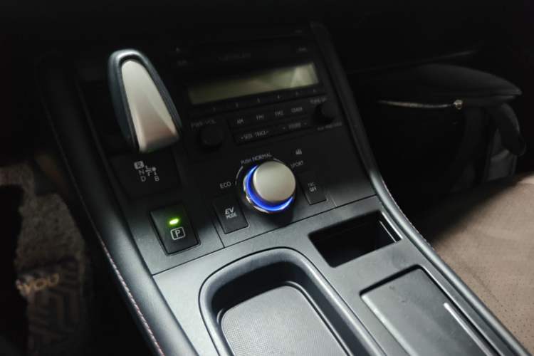 Used Lexus CT 2017 CT200h Elite Edition Monotone China VI Gear Lever