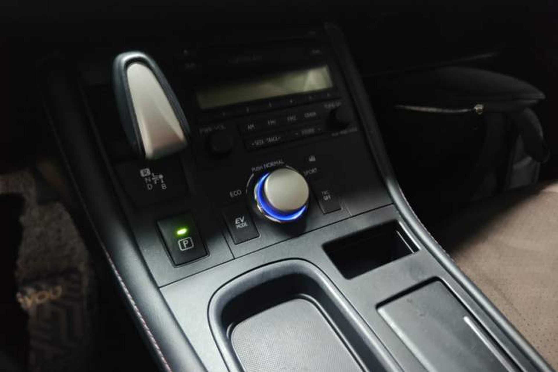 Used Lexus CT 2017 CT200h Elite Edition Monotone China VI Gear Lever