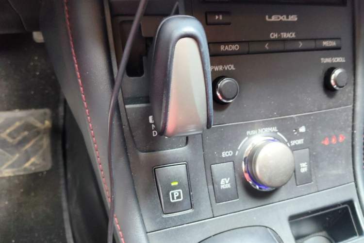 Used Lexus CT 2017 CT200h Comfort Edition Two-Tone China V Standard Gear Lever