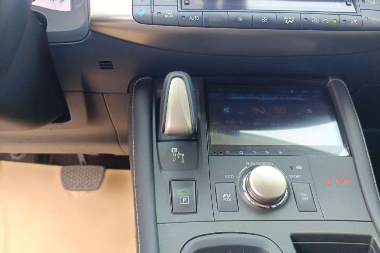 Used Lexus CT 2017 CT200h Elite Edition Solid Color China V Standard Gear Lever