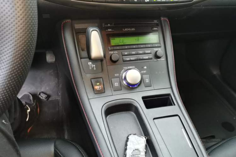 Used Lexus CT 2017 CT200h Elite Edition Solid Color China V Standard Gear Lever