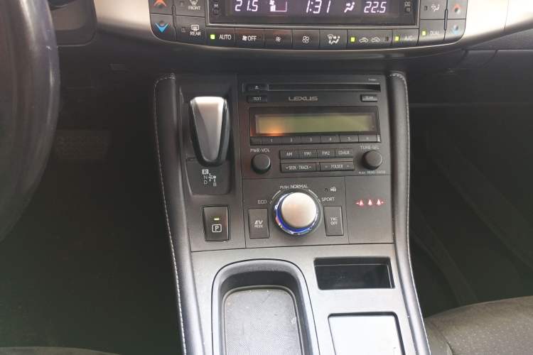 Used Lexus CT 2017 CT200h Elite Edition Solid Color China V Standard Gear Lever