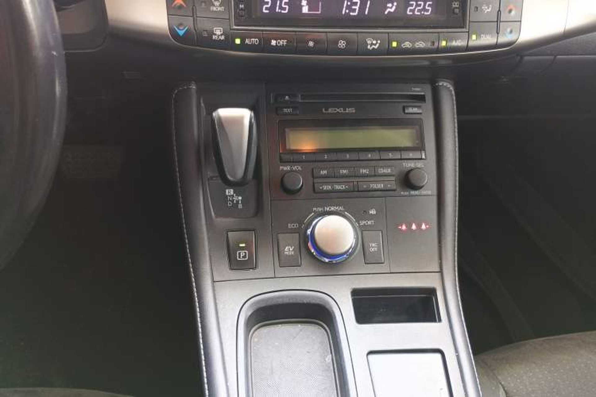 Used Lexus CT 2017 CT200h Elite Edition Solid Color China V Standard Gear Lever