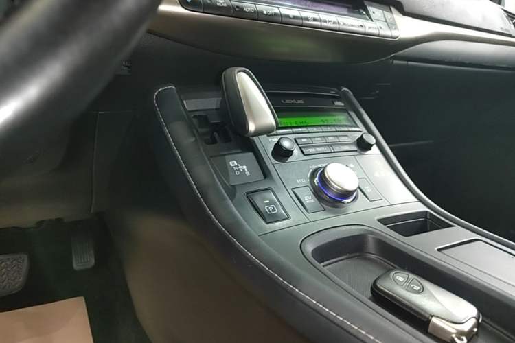 Used Lexus CT 2017 CT200h Elite Edition Solid Color China V Standard Gear Lever