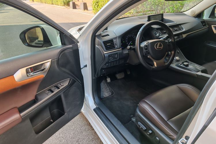 Used Lexus CT 2017 CT200h Comfort Edition Monochrome China VI Interior 1