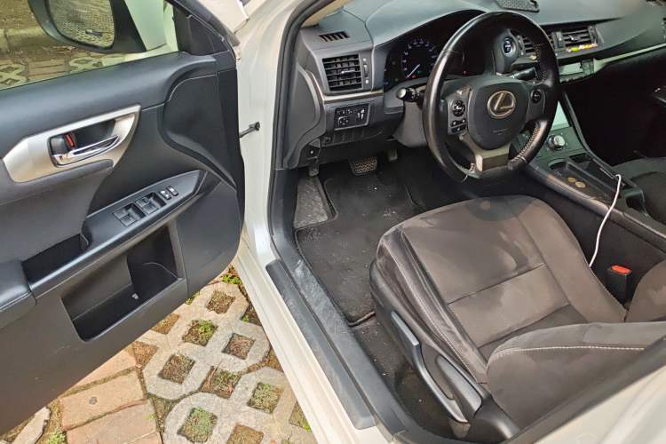 Used Lexus CT 2017 CT200h Elite Edition Solid Color China V Standard Interior 3