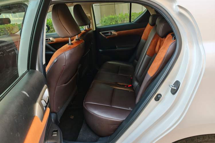 Used Lexus CT 2017 CT200h Comfort Edition Monochrome China VI Interior 3