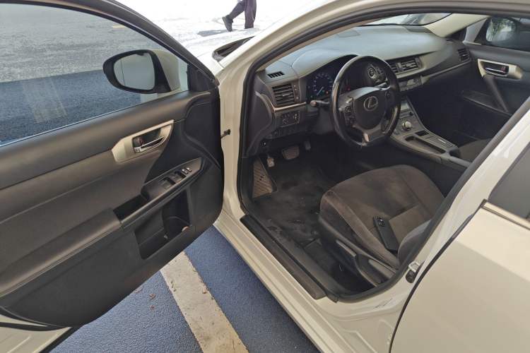 Used Lexus CT 2017 CT200h Elite Edition Solid Color China V Standard Interior 3
