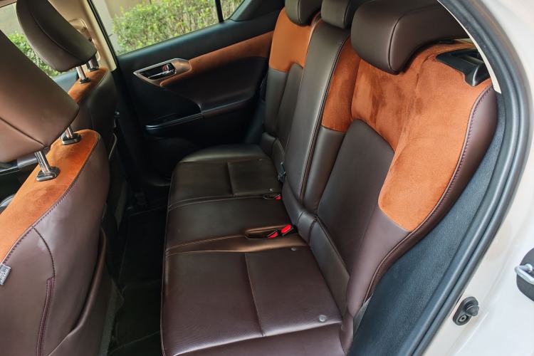 Used Lexus CT 2017 CT200h Comfort Edition Monochrome China VI Interior 4