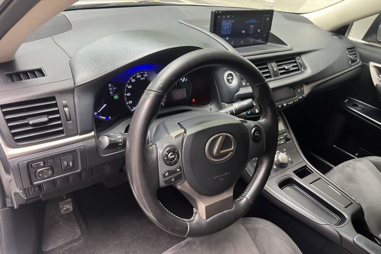 Used Lexus CT 2017 CT200h Elite Edition Solid Color China V Standard Interior 4