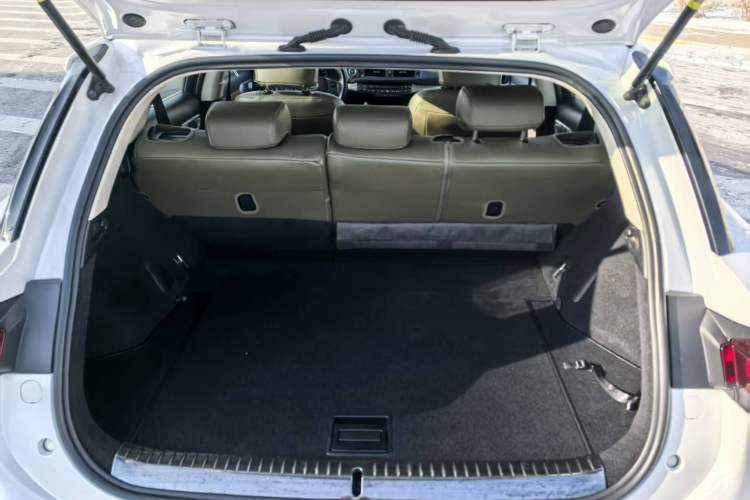 Used Lexus CT 2017 CT200h Elite Edition Solid Color China V Standard Interior 4