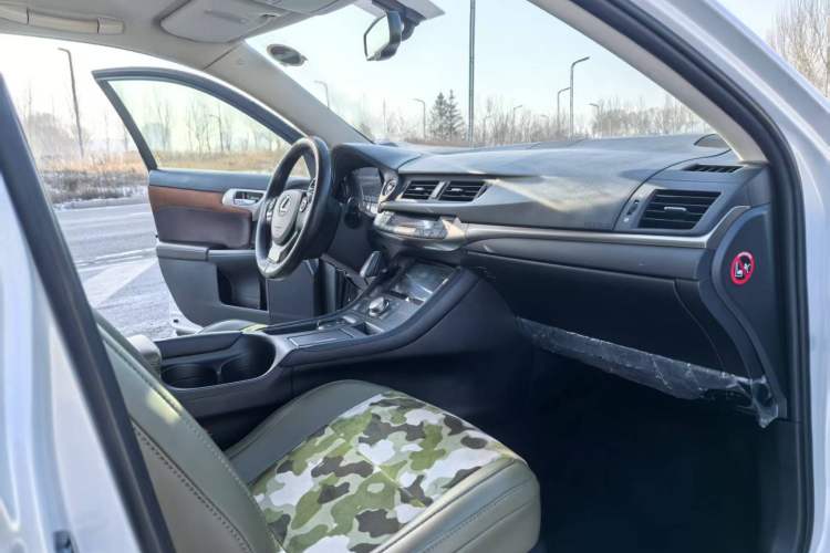 Used Lexus CT 2017 CT200h Elite Edition Solid Color China V Standard Interior 6