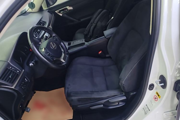 Used Lexus CT 2017 CT200h Elite Edition Solid Color China V Standard Left Front Seat