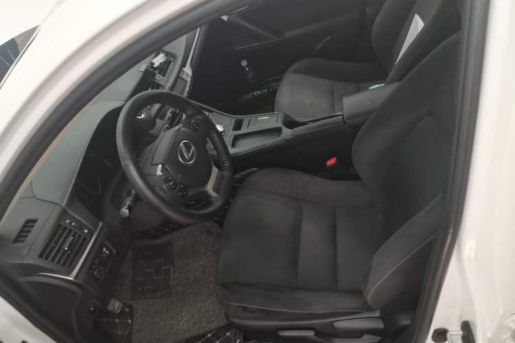Used Lexus CT 2017 CT200h Elite Edition Solid Color China V Standard Left Front Seat