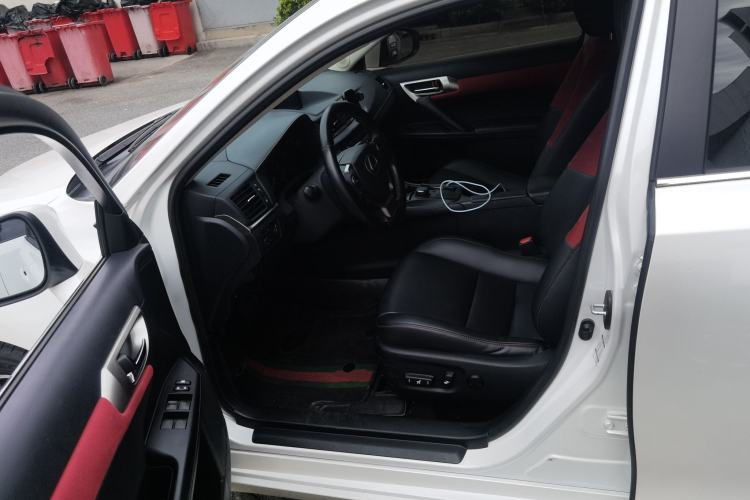 Used Lexus CT 2017 CT200h Comfort Edition Monochrome China VI Left Front Seat
