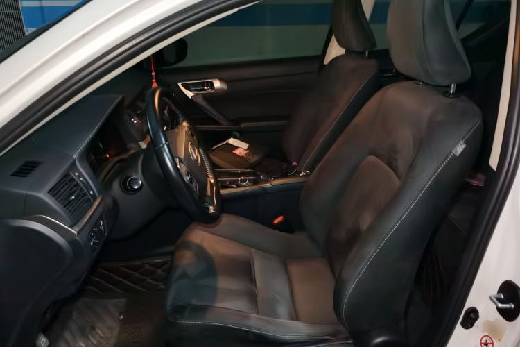 Used Lexus CT 2017 CT200h Elite Edition Solid Color China V Standard Left Front Seat
