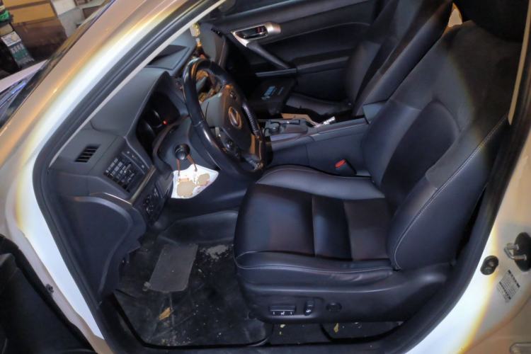 Used Lexus CT 2017 CT200h Comfort Edition Monochrome China VI Left Front Seat