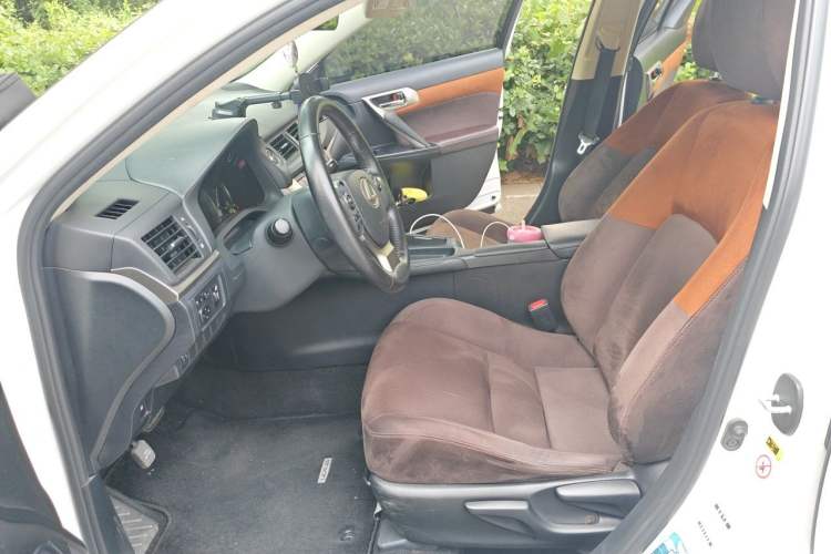 Used Lexus CT 2017 CT200h Elite Edition Monotone China VI Left Front Seat