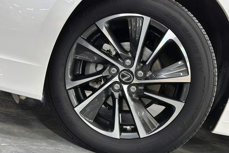 Used Lexus CT 2017 CT200h Elite Edition Monotone China VI Left Front Wheel Hub