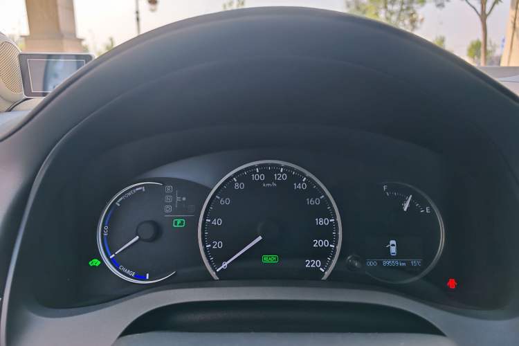 Used Lexus CT 2017 CT200h Comfort Edition Monochrome China VI Odometer Close Up