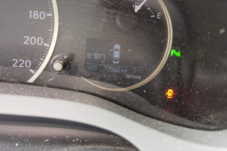 Used Lexus CT 2017 CT200h Comfort Edition Monochrome China VI Odometer Close Up
