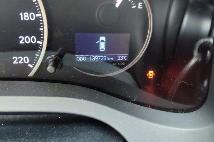 Used Lexus CT 2017 CT200h Comfort Edition Two-Tone China V Standard Odometer Close Up