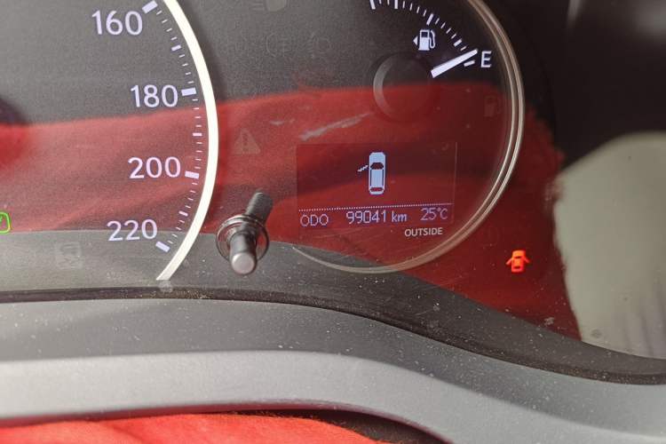 Used Lexus CT 2017 CT200h Comfort Edition Monochrome China VI Odometer Close Up