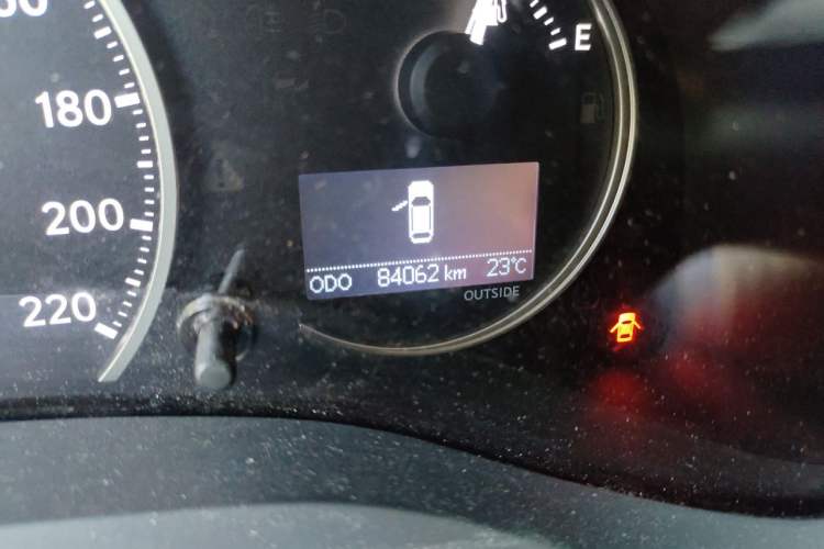 Used Lexus CT 2017 CT200h Comfort Edition Monochrome China VI Odometer Close Up