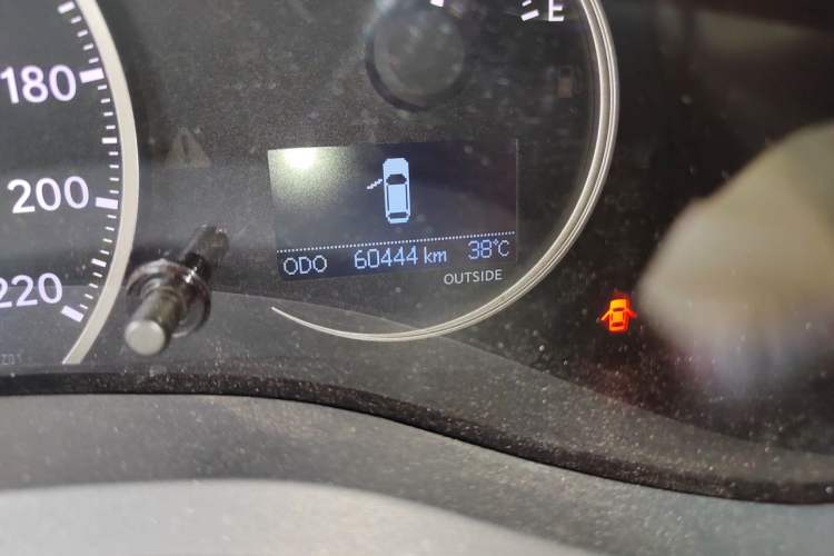 Used Lexus CT 2017 CT200h Elite Edition Two-Tone China V Standard Odometer Close Up