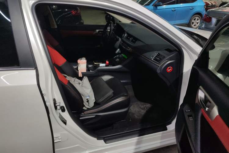 Used Lexus CT 2017 CT200h Elite Edition Monotone China VI Right Front Seat