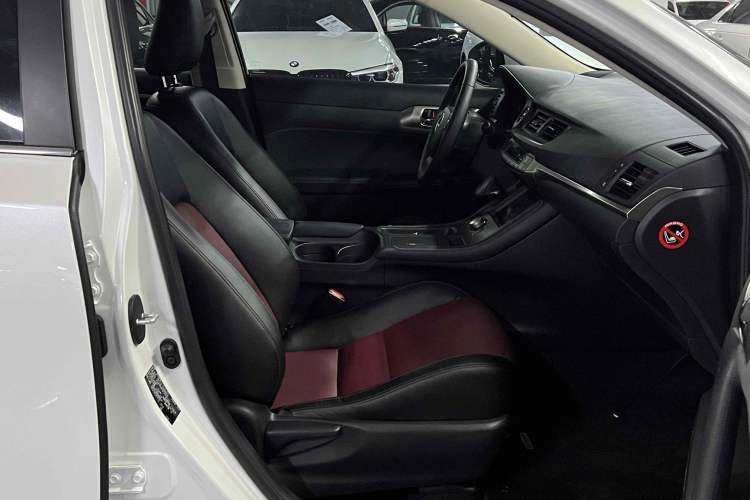 Used Lexus CT 2017 CT200h Elite Edition Monotone China VI Right Front Seat
