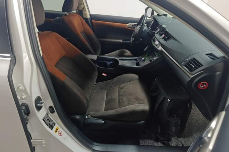 Used Lexus CT 2017 CT200h Elite Edition Monotone China VI Right Front Seat