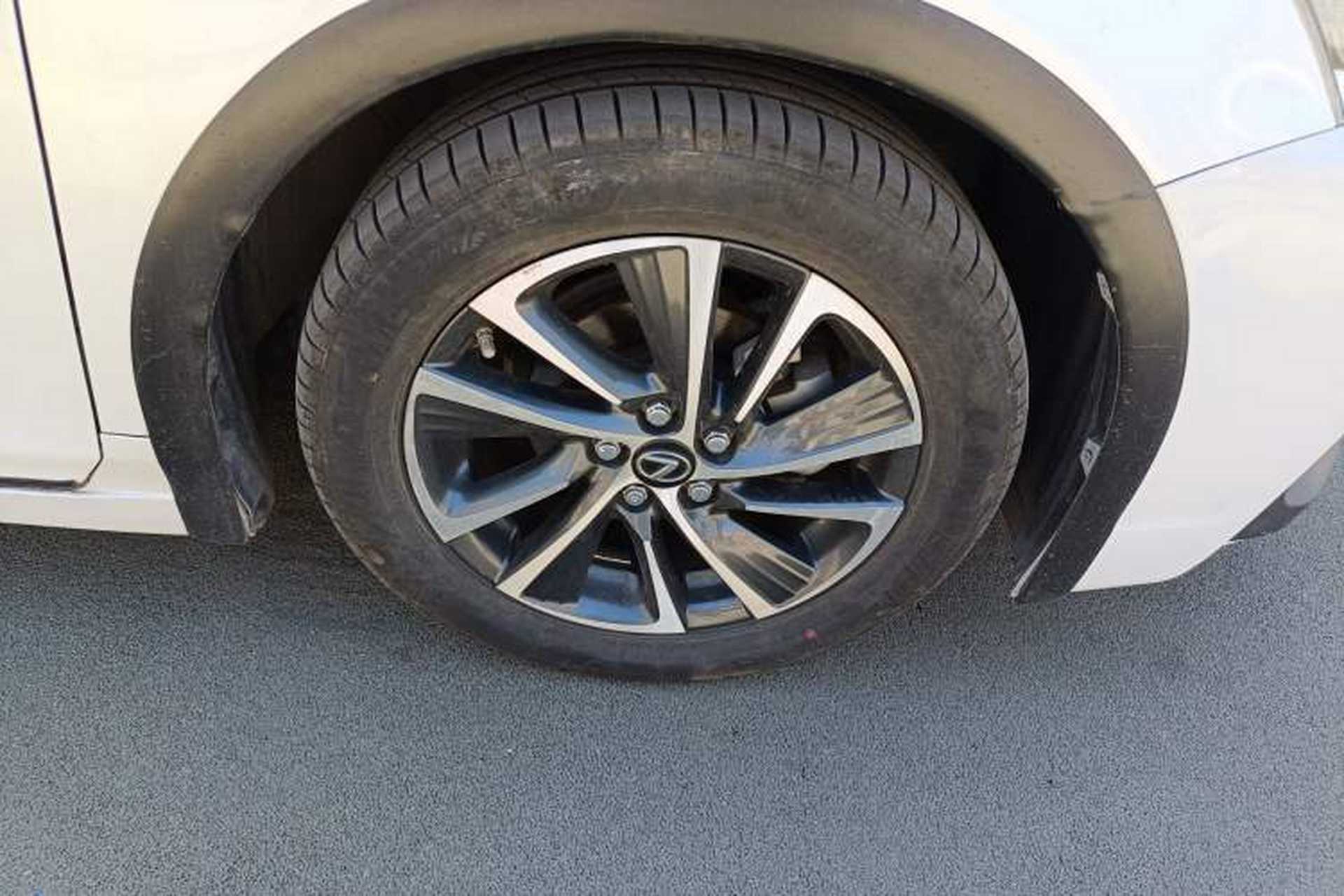 Used Lexus CT 2017 CT200h Elite Edition Solid Color China V Standard Right Front Wheel Hub