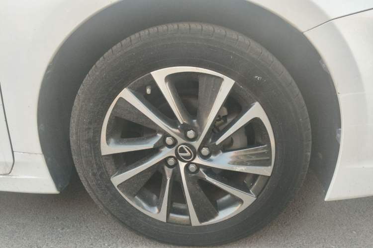 Used Lexus CT 2017 CT200h Elite Edition Monotone China VI Right Front Wheel Hub