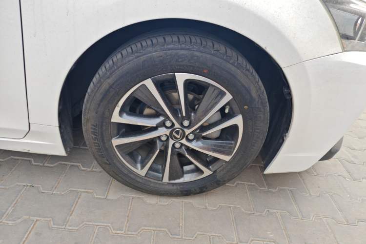 Used Lexus CT 2017 CT200h Elite Edition Solid Color China V Standard Right Front Wheel Hub