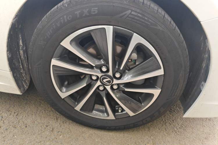 Used Lexus CT 2017 CT200h Elite Edition Monotone China VI Right Front Wheel Hub