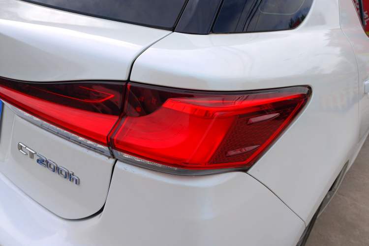 Used Lexus CT 2017 CT200h Elite Edition Solid Color China V Standard Right Rear Taillight